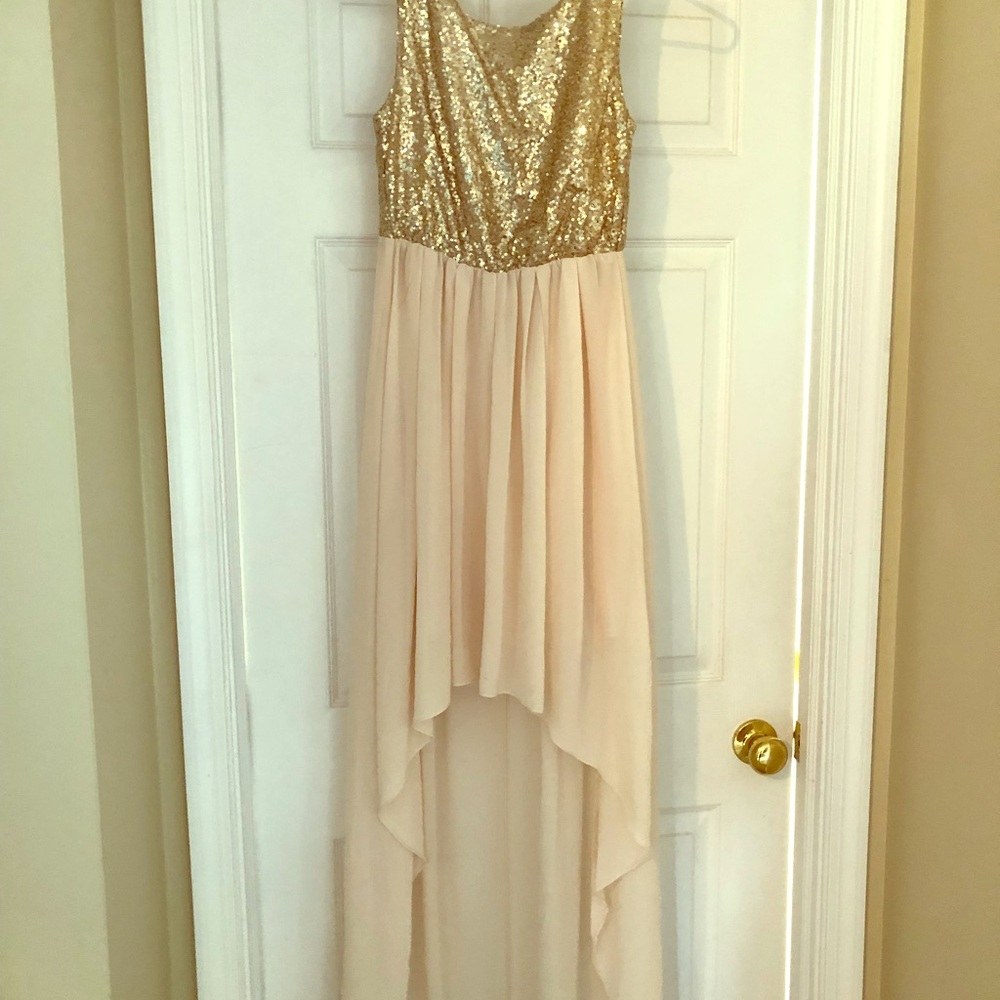 Sequenced gold top with high low cream bottom
